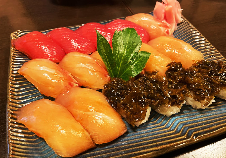 人気の居酒屋「梁山泊」