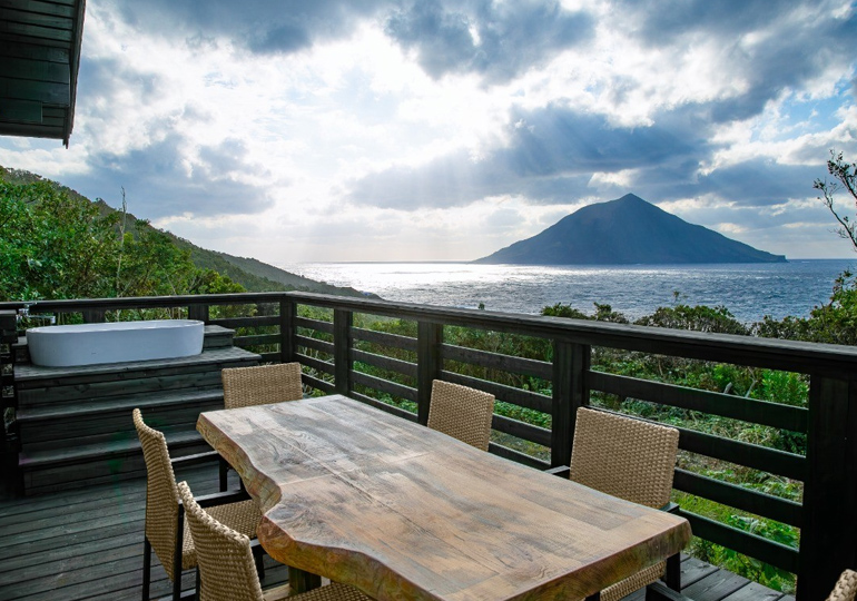 UFOと八丈小島が見える宿 ダイニング